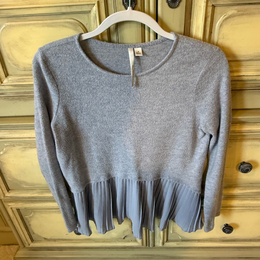 LC Lauren Conrad Gray Pleated Hem Blouse